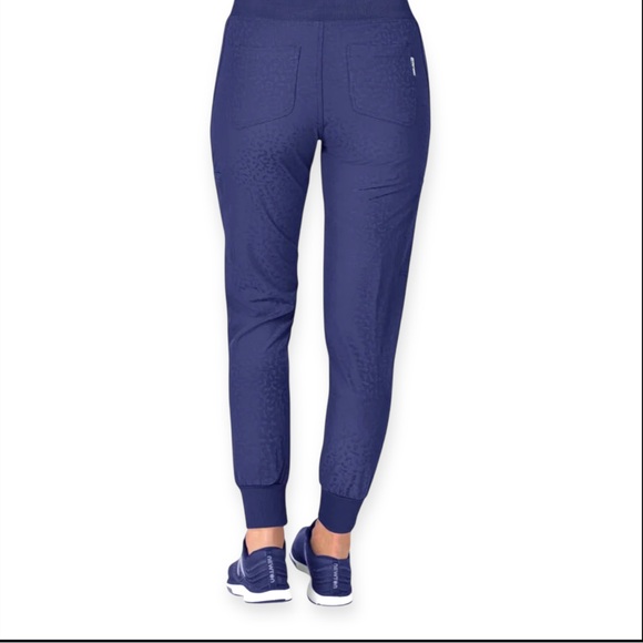 Zavate Ava Therese Cheetah Sheba Women’s Cargo Jogger Scrub Pants - Picture 2 of 9